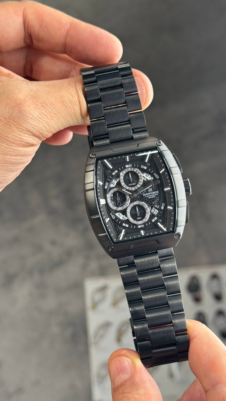 ساعت مردانه سه موتوره فعال  برند ناوی فورس  قطر ۴۵ میلی متر رنگ ثابت ضدآب قاب استیل بند  استیل شیشه ضدخش روز شمار دارد ضدآب 3ATM باکس اصلی
