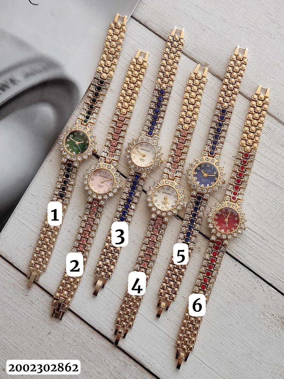 ساعت زنانه مارکHONGRUI 2002302862 ساعتی شیک با بند جواهرنشان و صفحه رنگی متنوع.
