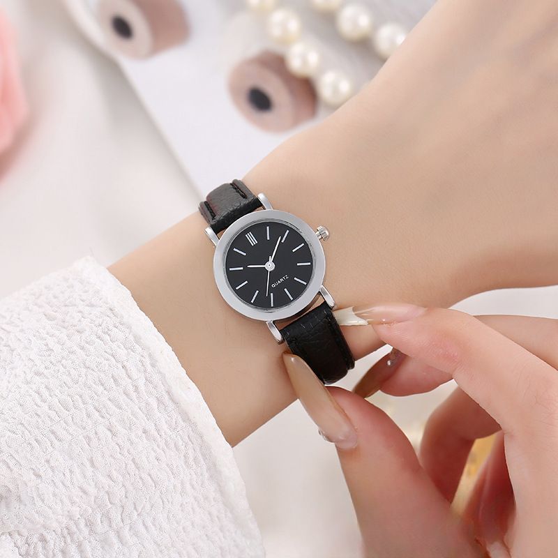 ☑️COCO   ⌚️new collection        ♤زنونه کوکو   موتور کوارتز  قفل سگکی قاب سیلور  بند چرمی