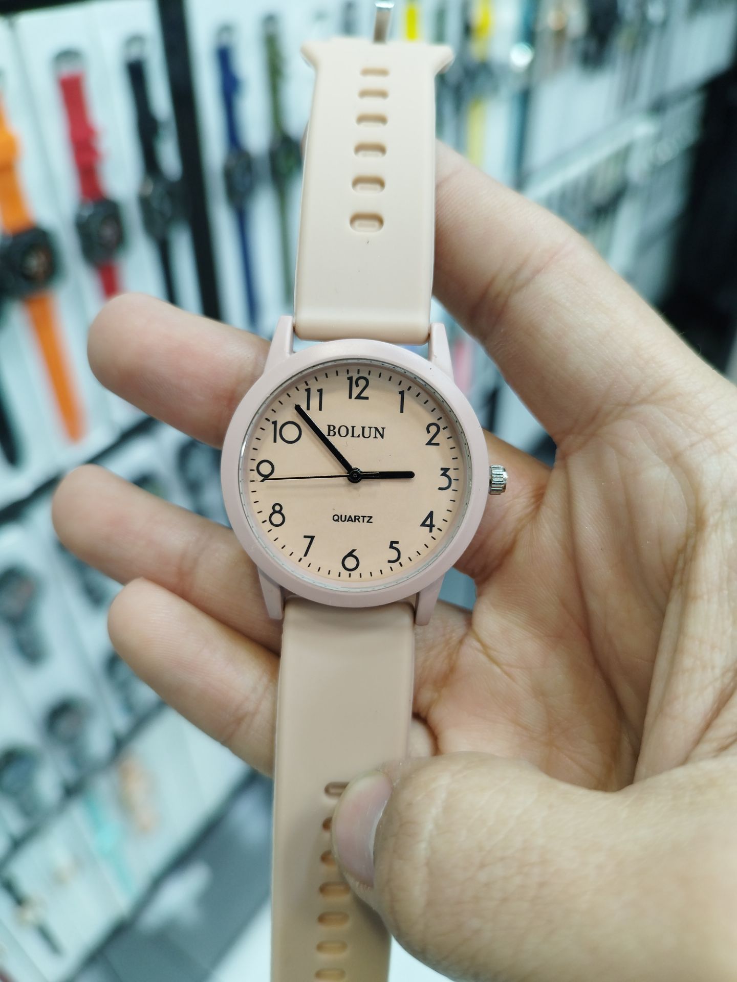 کد 2349 دخترانه برند بولون   باکیفیت  بدنه ژله ای طراحی خاص و زیبا موتور کوارتز ظریف قفل سگگی جنس خوب