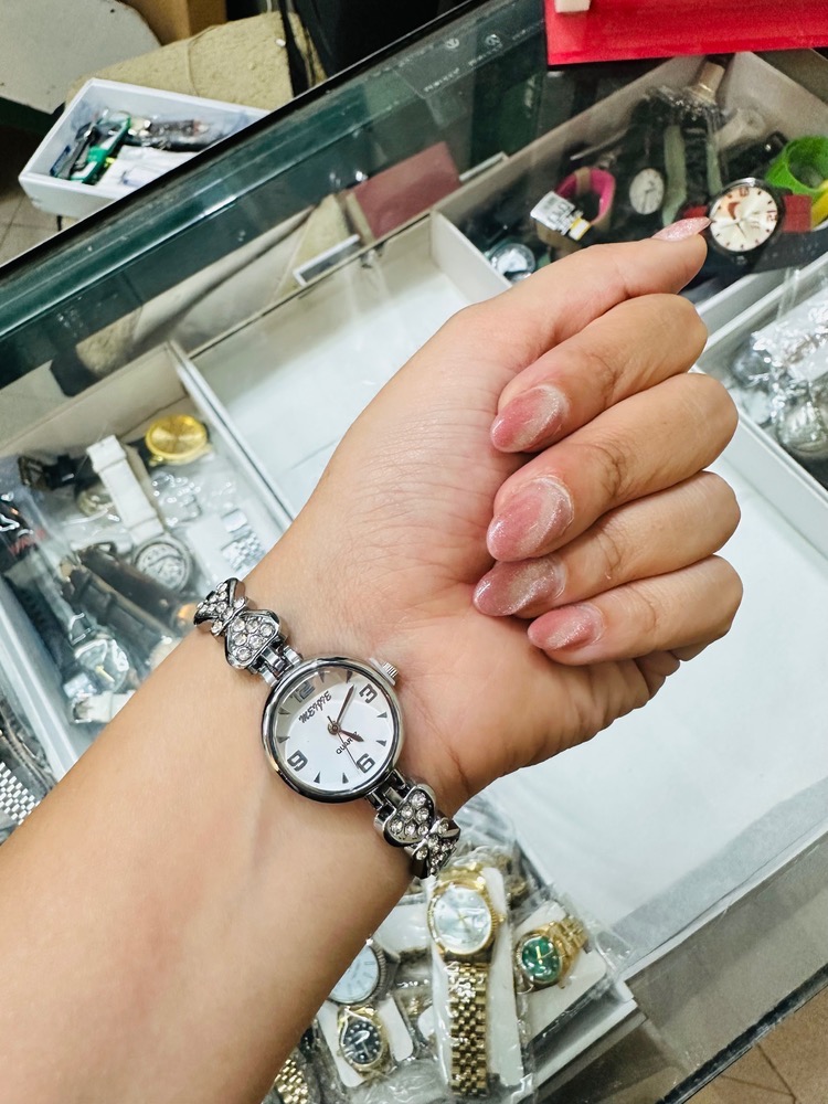 ساعت نقره ای صفحه سفید زنانه