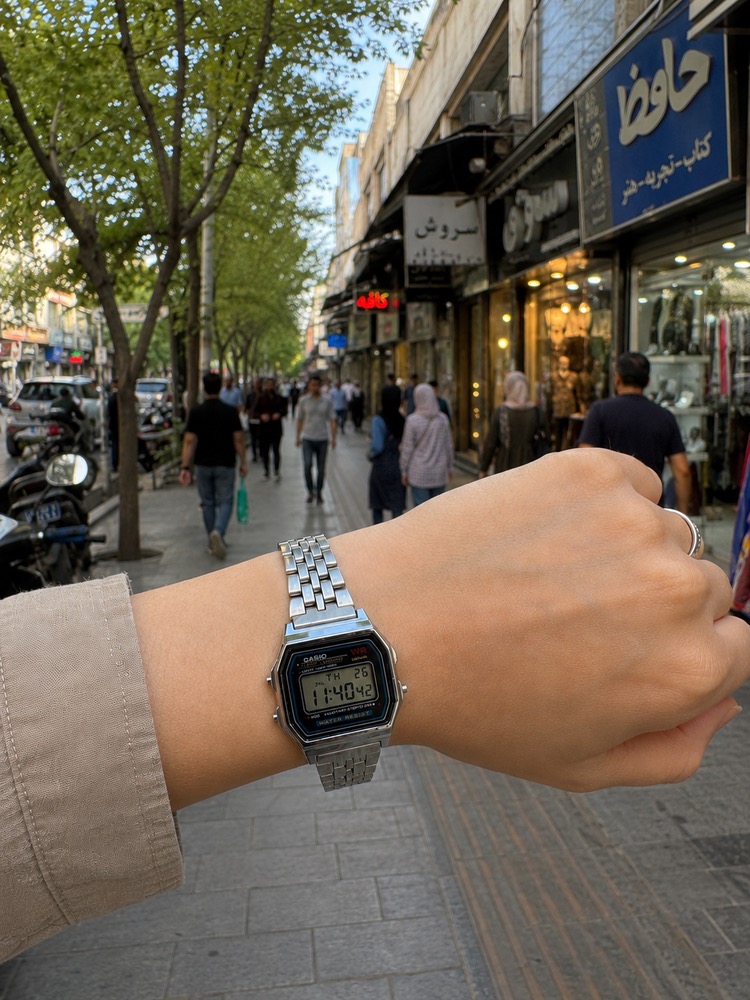 Casio for women  ✅شارژ مجدد کاسیو زنانه ✅قاب و بند استیل ✅صفحه مشکی  ✅دارای الارم، چراغ دید در شب ✅کرنومتر، ساعت ۲۴ ساعته  ✅نمایش هفته و ماه ✅و ….. ✅بند باز  ✅قفل ریلی قابل تنظیم  ✅قطر قاب ۲۵ میلیمتر