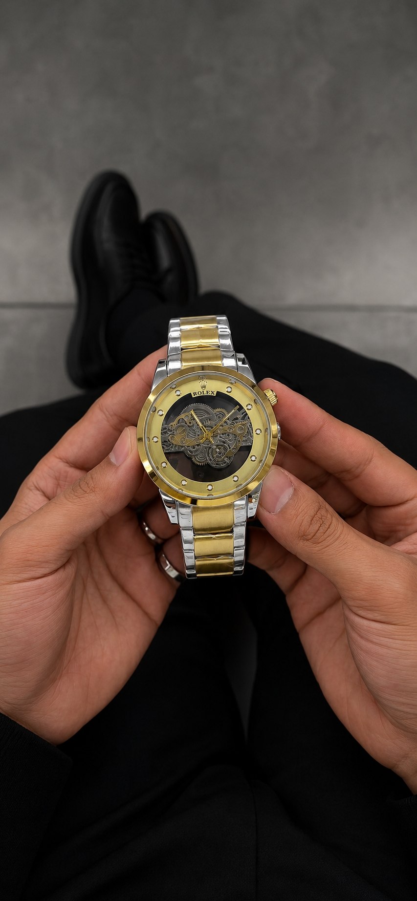 ROLEX   ♤TRENDY STYLE  《highe quality》                       ⌚️رولکس مدلی نو  رفرانس 7065X  صفحه نمایش چرخ دنده ای  بند استیل قفل کلیپسی موتور کوارتز  صفحه شب نما پشت و رو نمایان خاص وجذاب