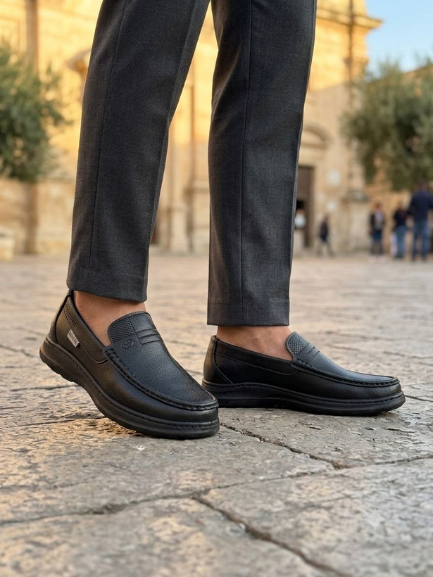 کالج مردانه مدل آراد👞 #کفش_مردانه ✅جنس رویه چرم صنعتی لکسوس ✅زیره از جنس پلیمر دور دوخت شده ✅️سایزبندی 40 تا 44