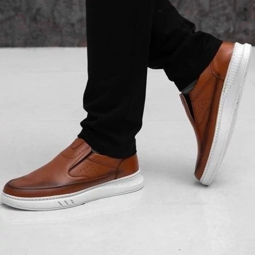 نام : کفش مردانه مدل loka🔥👟 ✅جنس رویه چرم صنعتی لکسوس ✅زیره از جنس پلیمر دور دوخت شده ✅️سایزبندی 40 تا 44