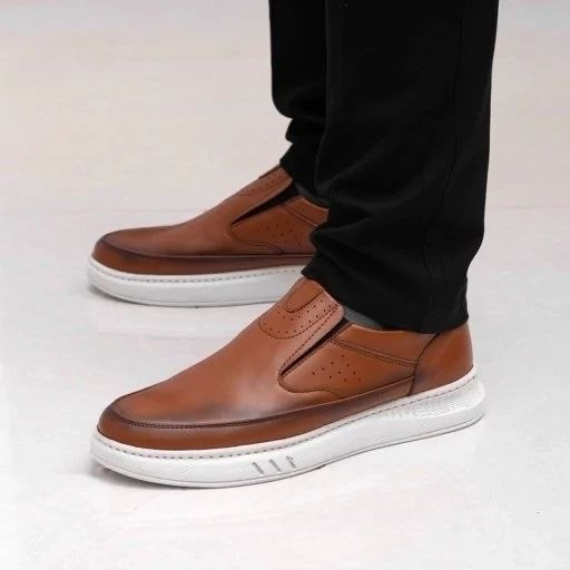 نام : کفش مردانه مدل loka🔥👟 ✅جنس رویه چرم صنعتی لکسوس ✅زیره از جنس پلیمر دور دوخت شده ✅️سایزبندی 40 تا 44