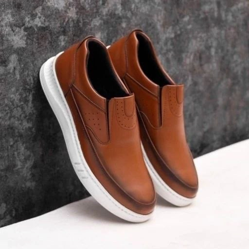نام : کفش مردانه مدل loka🔥👟 ✅جنس رویه چرم صنعتی لکسوس ✅زیره از جنس پلیمر دور دوخت شده ✅️سایزبندی 40 تا 44