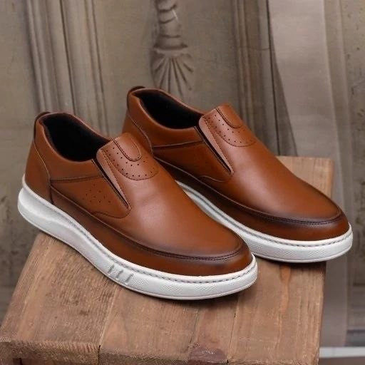 نام : کفش مردانه مدل loka🔥👟 ✅جنس رویه چرم صنعتی لکسوس ✅زیره از جنس پلیمر دور دوخت شده ✅️سایزبندی 40 تا 44