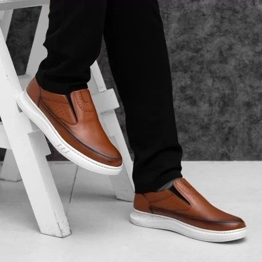 نام : کفش مردانه مدل loka🔥👟 ✅جنس رویه چرم صنعتی لکسوس ✅زیره از جنس پلیمر دور دوخت شده ✅️سایزبندی 40 تا 44
